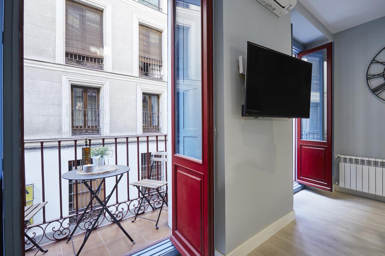 BRIGHT NEW APARTMENT in FUCAR STREET Мадрид Екстериор снимка